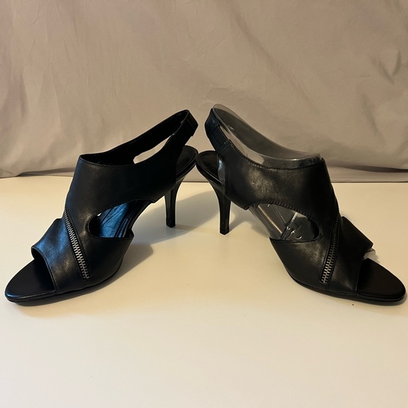 BCBGeneration Ganesha Leather Heels Zip Accent - Picture 5 of 8